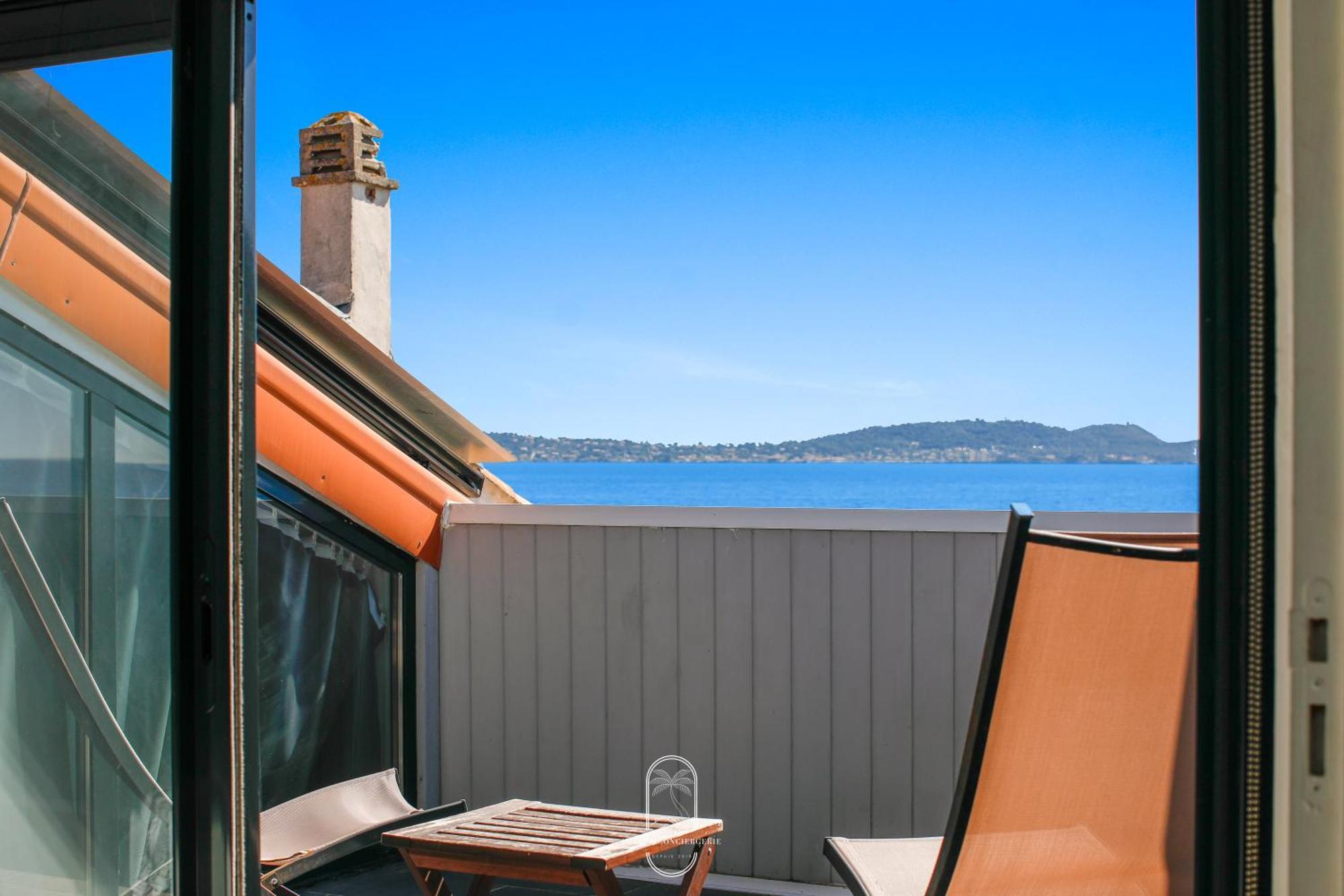 Maison Sur L'Eau-Hyeres-Almanarre-Parkings Clim Wifi By Hc Exterior photo